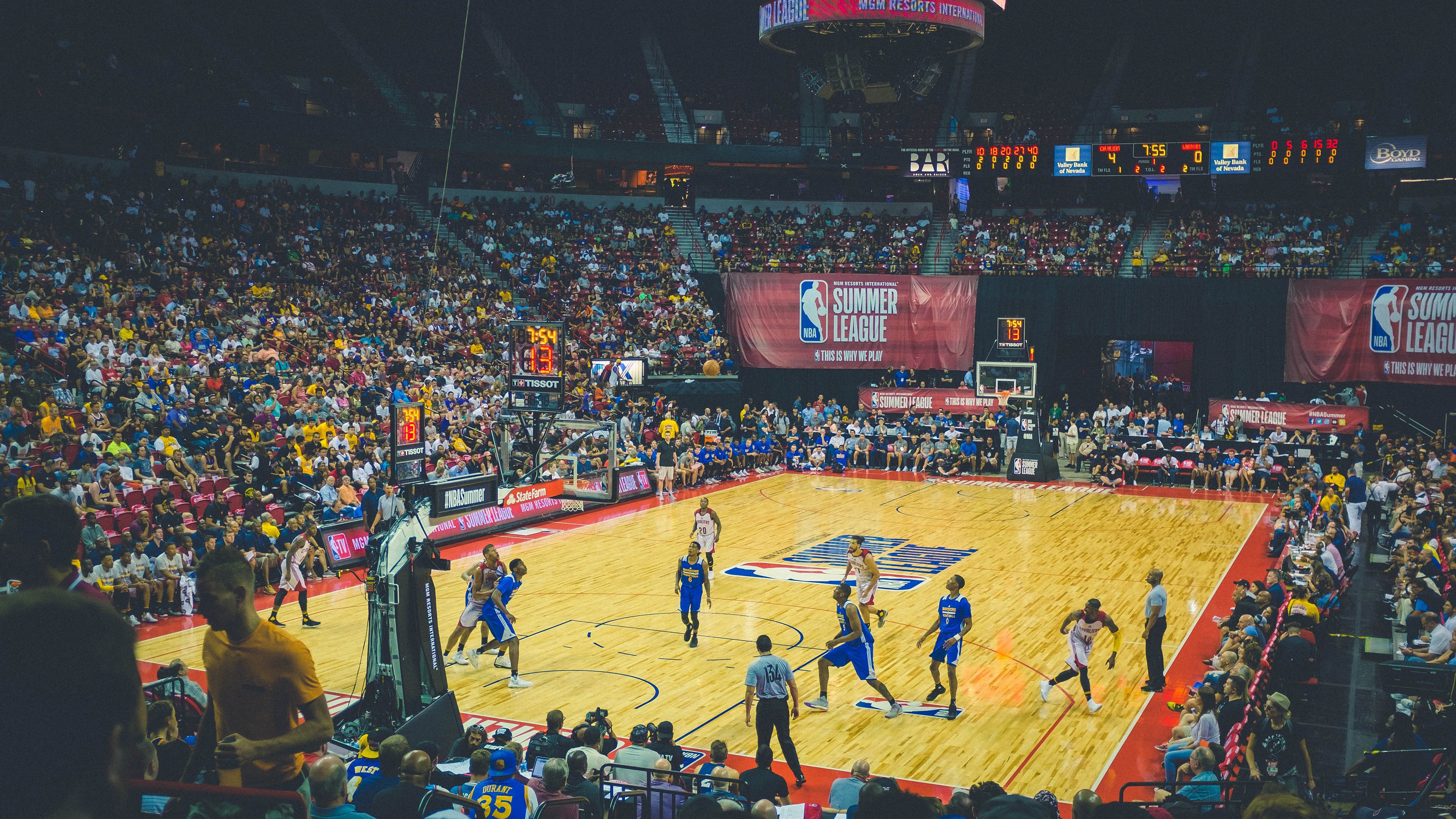 裁判操作手册加入多场景应对视频案例,裁判员的临场管理技巧