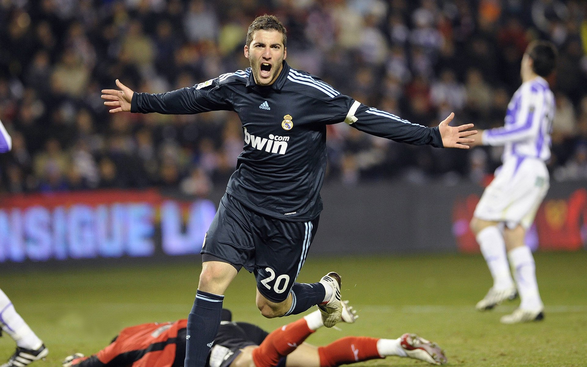 -平台上线回顾专题呈现本赛季高光瞬间引发球迷热议